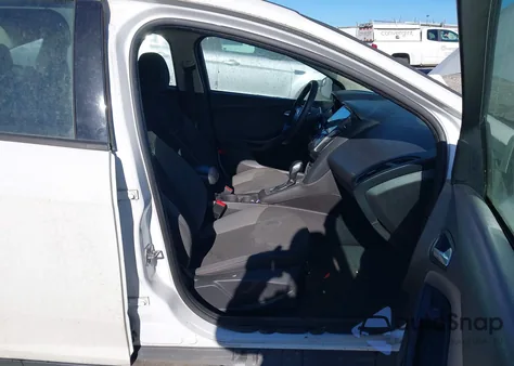 2014 Ford Focus Se z USA, uszkodzony, nr VIN 1FADP3F21EL338834